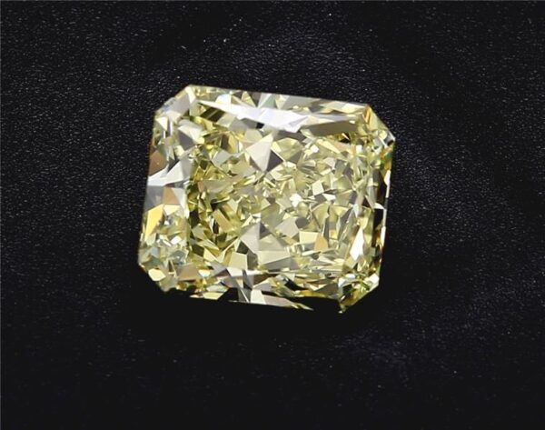 3.21 Carat, Natural White, Round Diamond ~ G Colour, VS2 Clarity